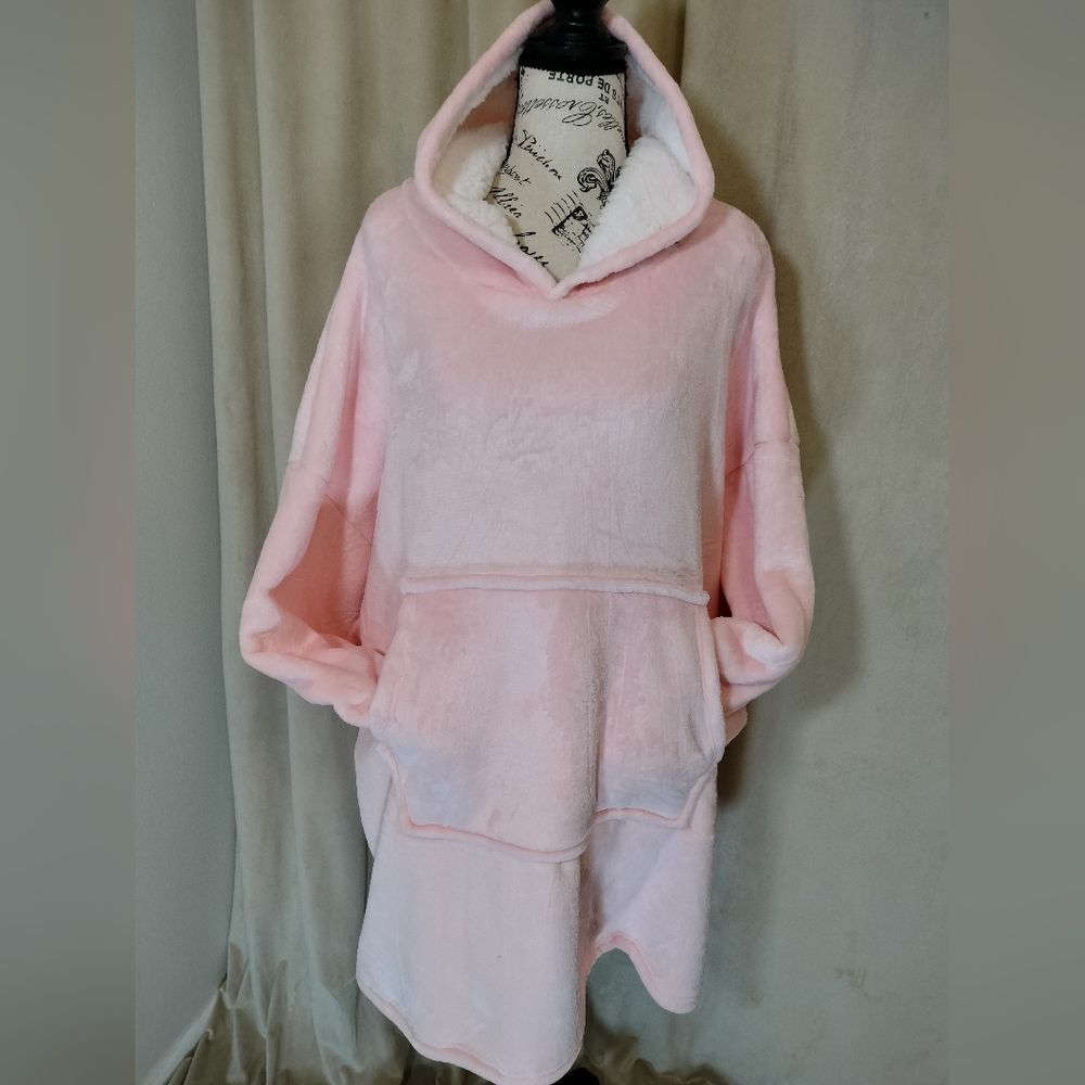 Plush Pink Oversized Women's Pullover Hooded Sweatshirt Blanket Robe. NWOT! XL
